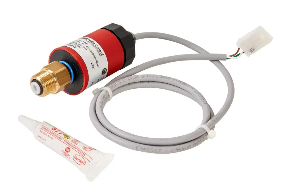 Wasserdrucksensor von Remeha mit Anschluss für Gas, mit Kabelverbindung und Montagesatz. Der Sensor ist zylindrisch und besitzt eine metallene Schnittstelle.